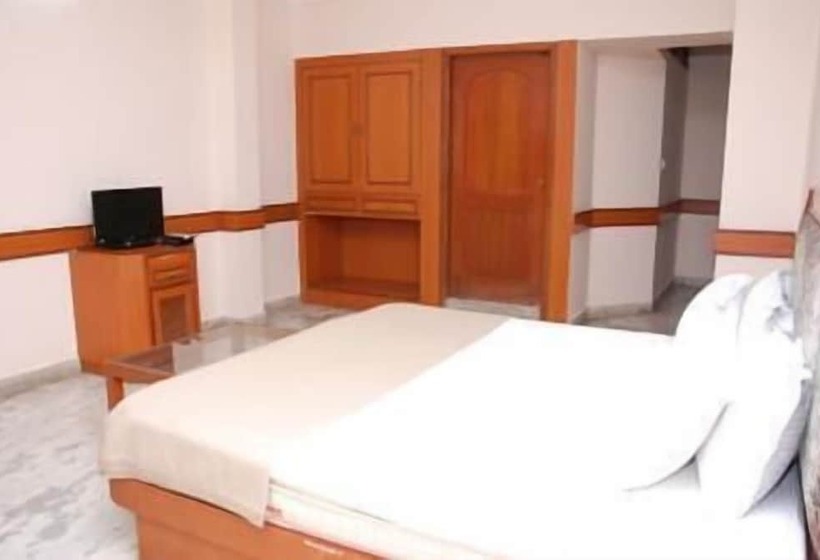 فندق Amogha International