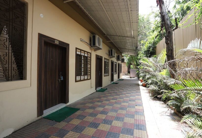 酒店 Blue Lotus Club And Resorts By Oyo Rooms