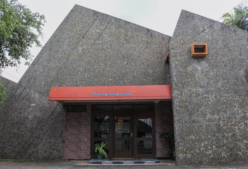 Hotelli Budi Famili 2 By Oyo Rooms
