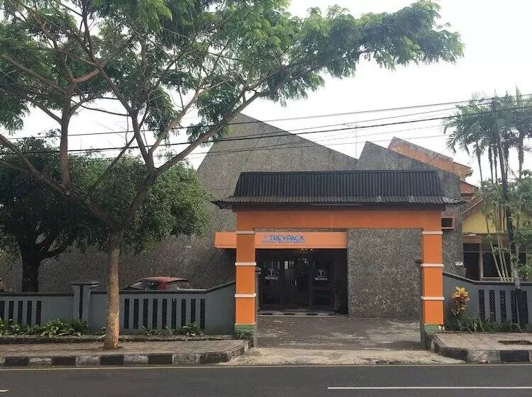 Hotelli Budi Famili 2 By Oyo Rooms