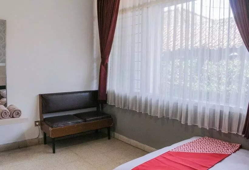 Hotelli Budi Famili 2 By Oyo Rooms