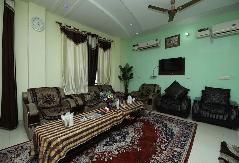 Отель Deep Palace