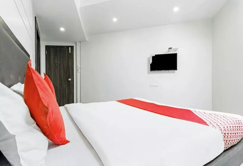 ホテル Kalyan Nx By Oyo Rooms