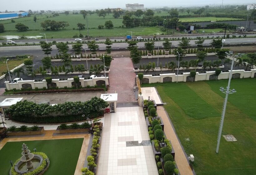 בית מלון כפרי Regenta Central Indore