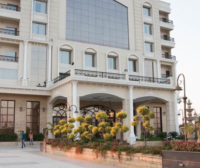 בית מלון כפרי Regenta Central Indore