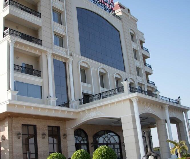 בית מלון כפרי Regenta Central Indore