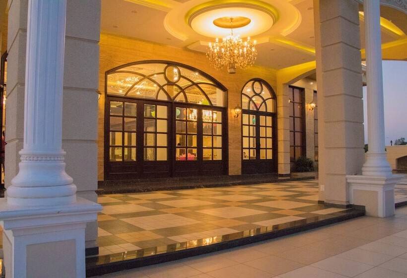 בית מלון כפרי Regenta Central Indore