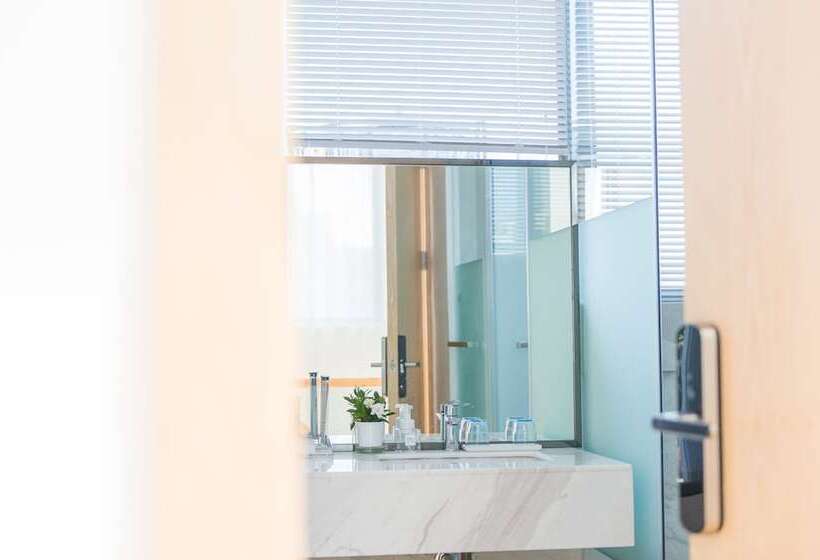 Отель White Waltz