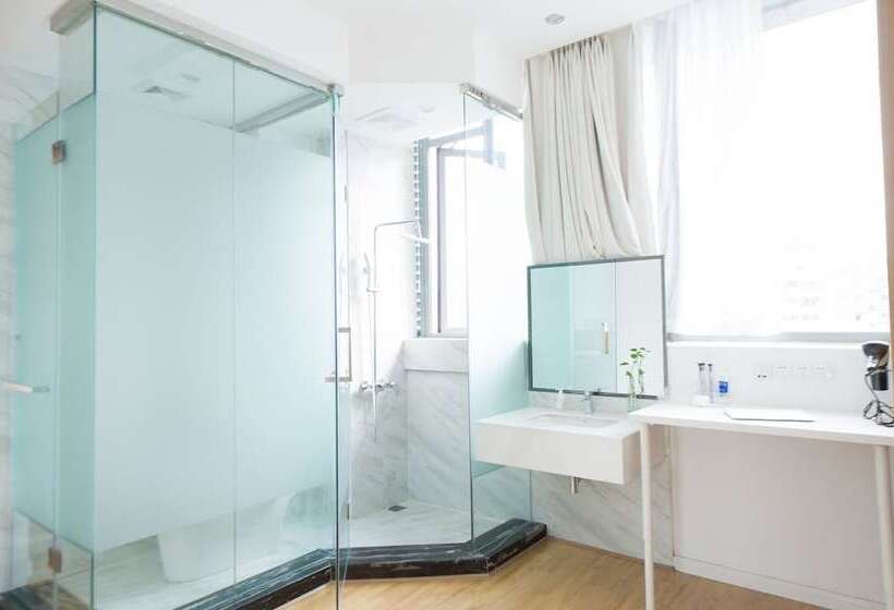 Отель White Waltz