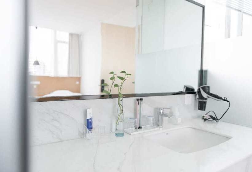 Отель White Waltz