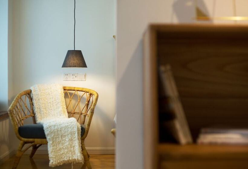 Отель White Waltz