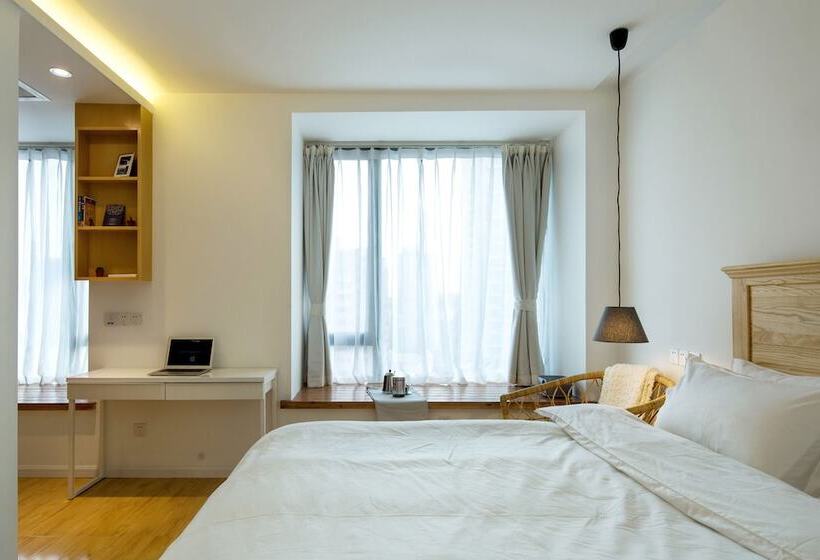 Отель White Waltz