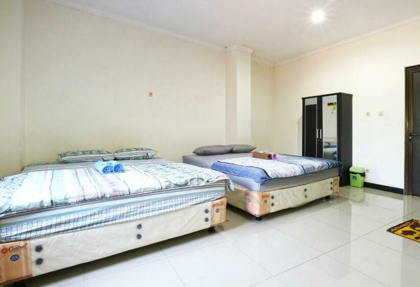 פנסיון Saloka Guest House & Residence