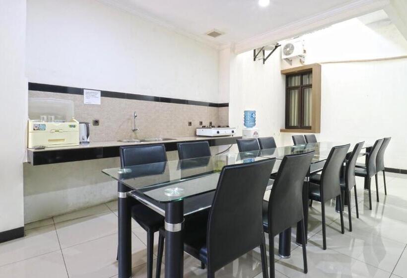 פנסיון Saloka Guest House & Residence