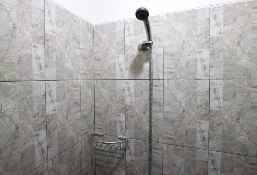 פנסיון Saloka Guest House & Residence