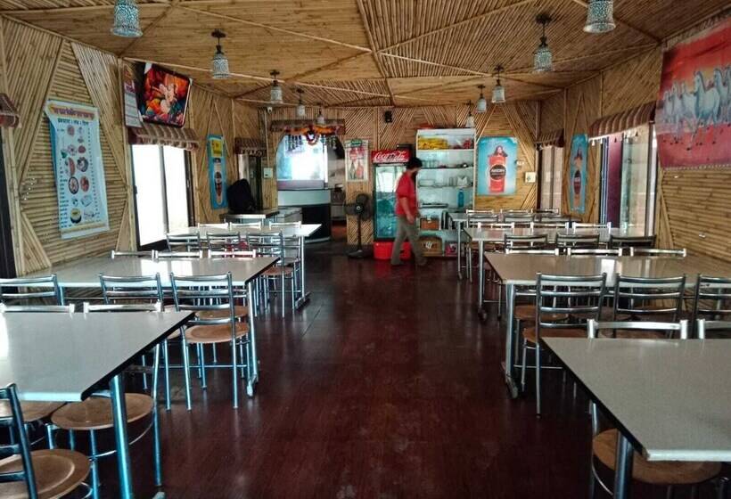 בית מלון כפרי Friends Club Resort & Restaurant