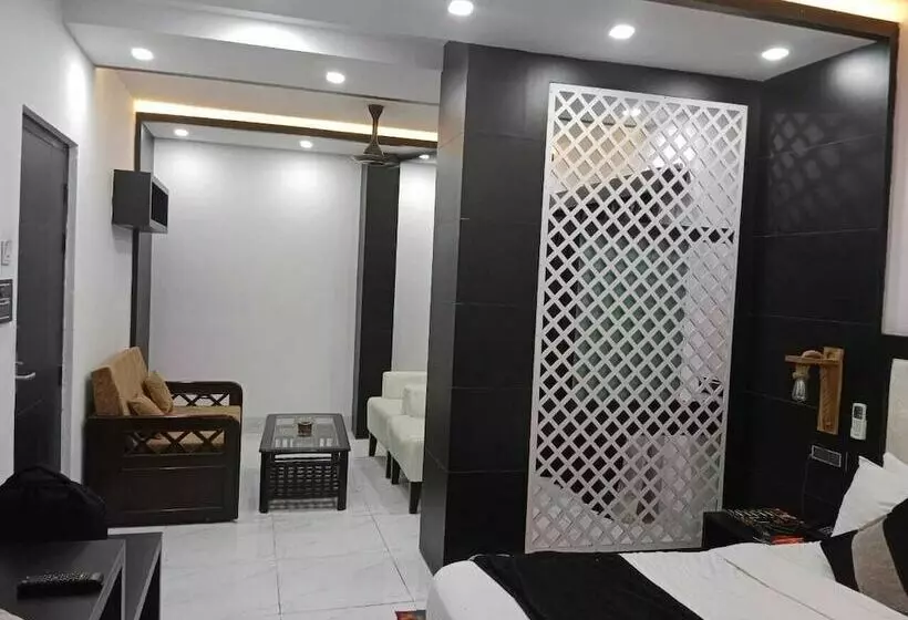 هتل Friends Club Resort & Restaurant