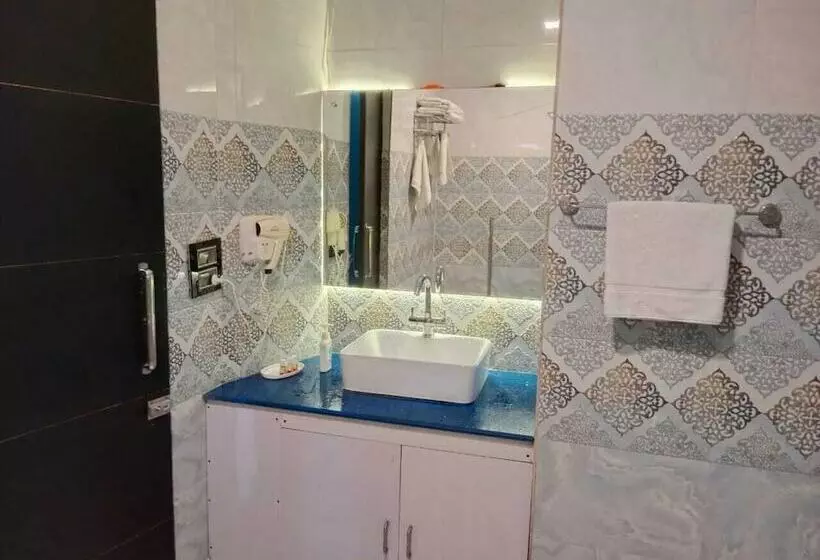 هتل Friends Club Resort & Restaurant