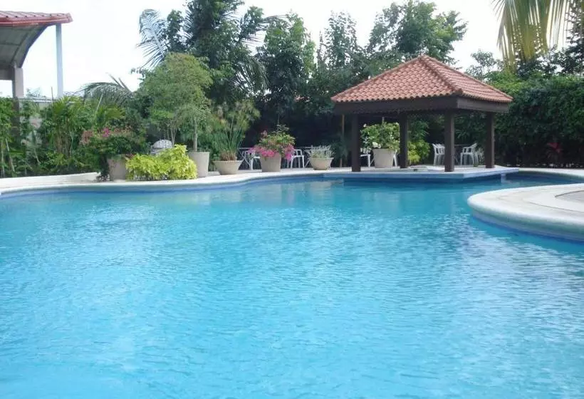 Hotelli Celestia Suites At Leonia