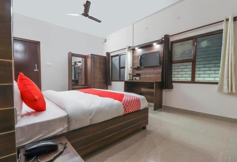 호텔 Oyo 64944 The Royal Palace