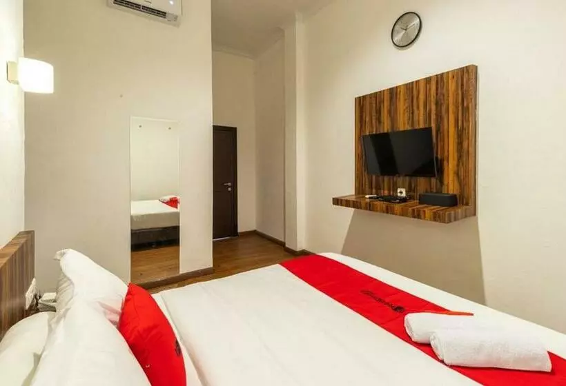 ペンション Reddoorz @ Binjai