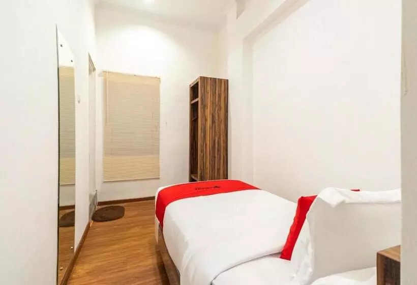 ペンション Reddoorz @ Binjai