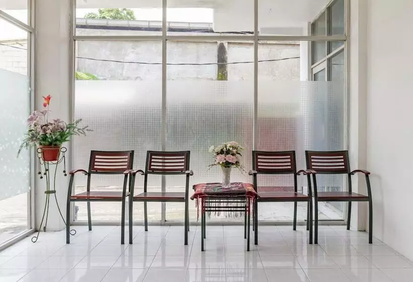 Majatalo Reddoorz Plus @ Gunungsari Surabaya