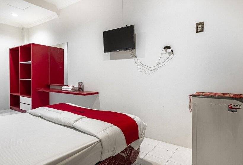 Panzió Reddoorz Plus @ Gunungsari Surabaya