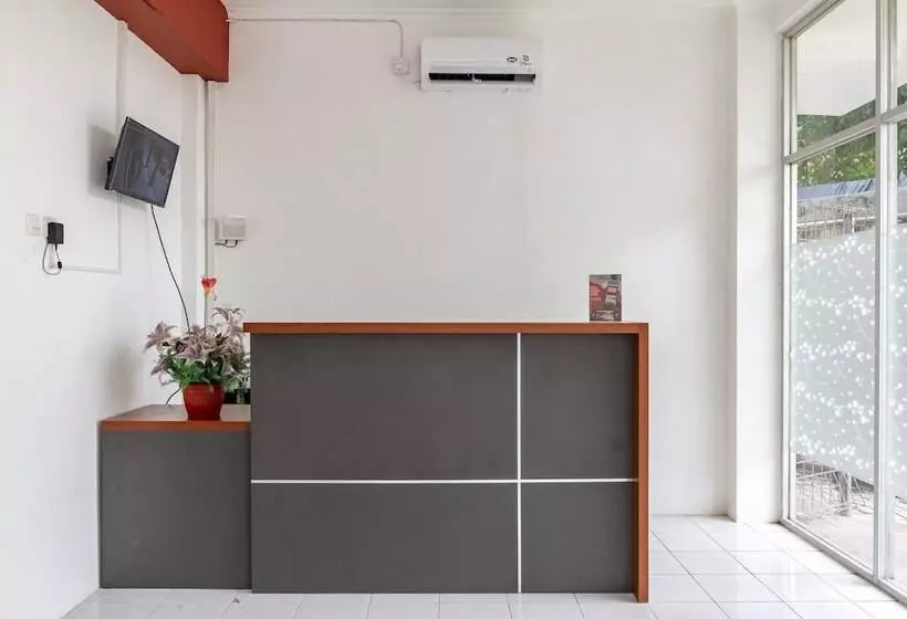 Majatalo Reddoorz Plus @ Gunungsari Surabaya