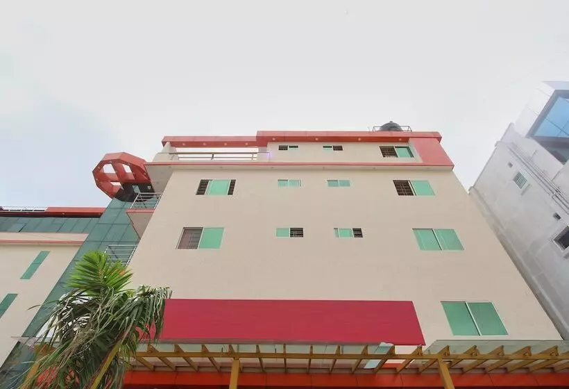 Capital O 15965 Hotel Nandi Gateway