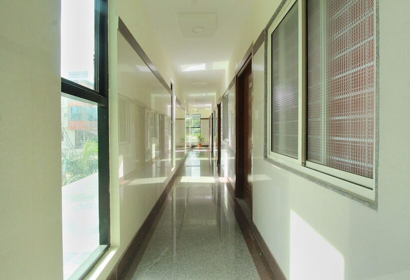 Capital O 15965 Hotel Nandi Gateway