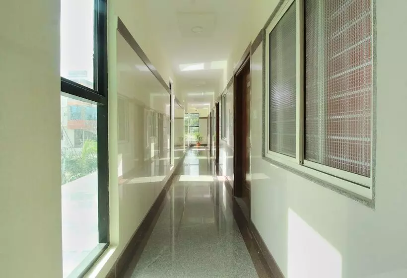 Capital O 15965 Hotel Nandi Gateway