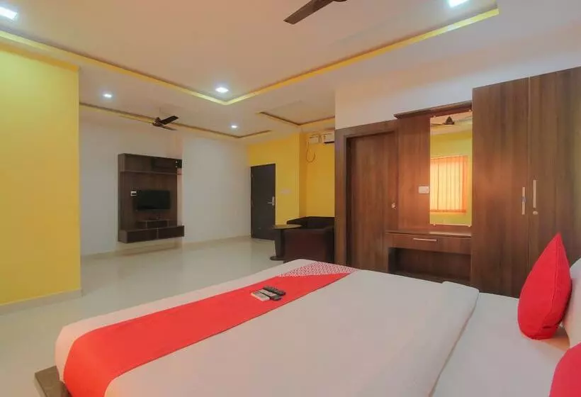 Capital O 15965 Hotel Nandi Gateway