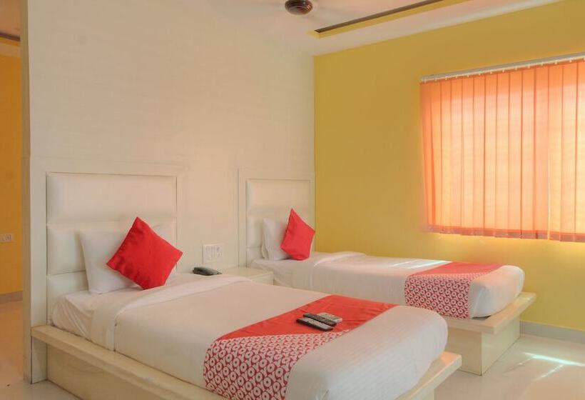 Capital O 15965 Hotel Nandi Gateway