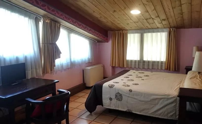 בית מלון כפרי El Jou