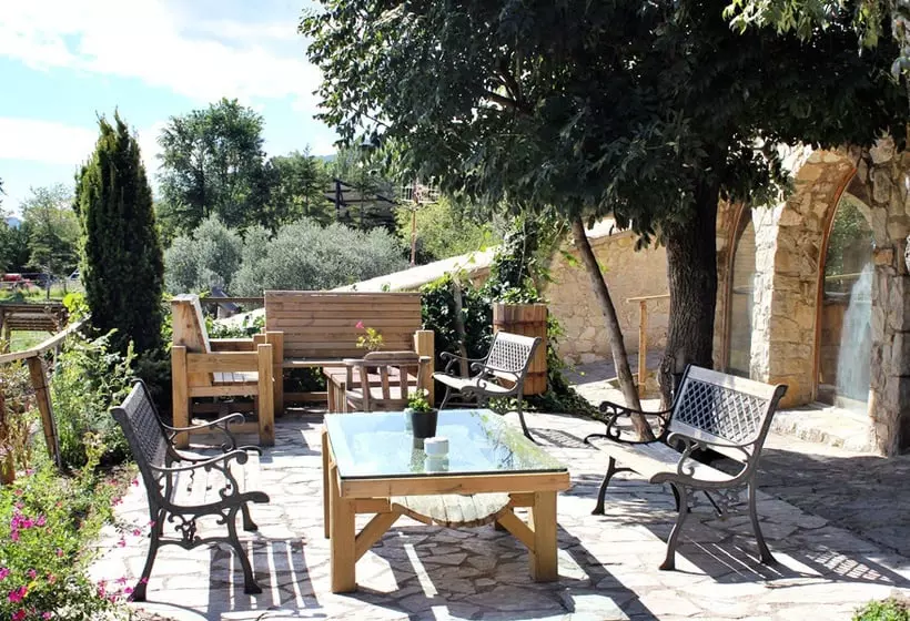 בית מלון כפרי El Jou