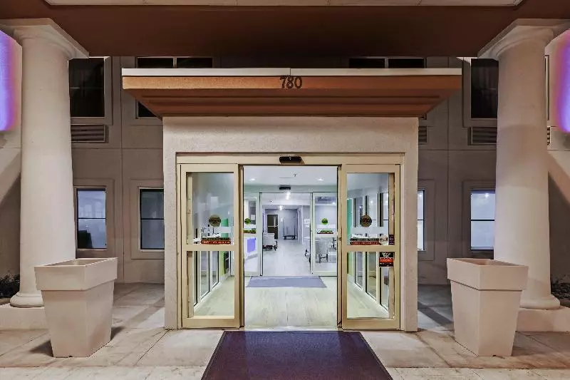 Holiday Inn Express Hotel & Suites Dallas Lewisville, An Ihg