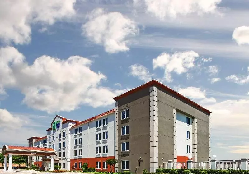 Holiday Inn Express Hotel & Suites Dallas Lewisville, An Ihg