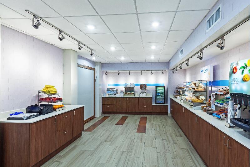 Holiday Inn Express Hotel & Suites Dallas Lewisville, An Ihg