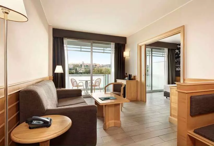 هتل Occidental Aran Park