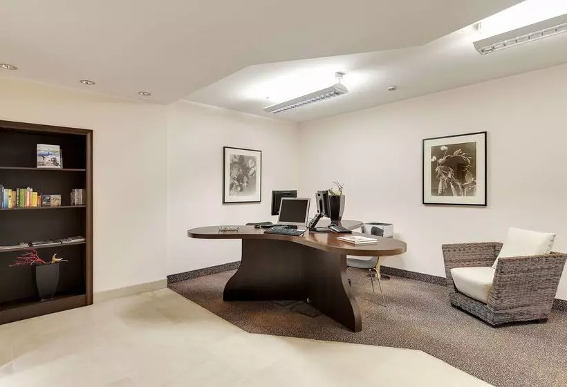 هتل Occidental Aran Park