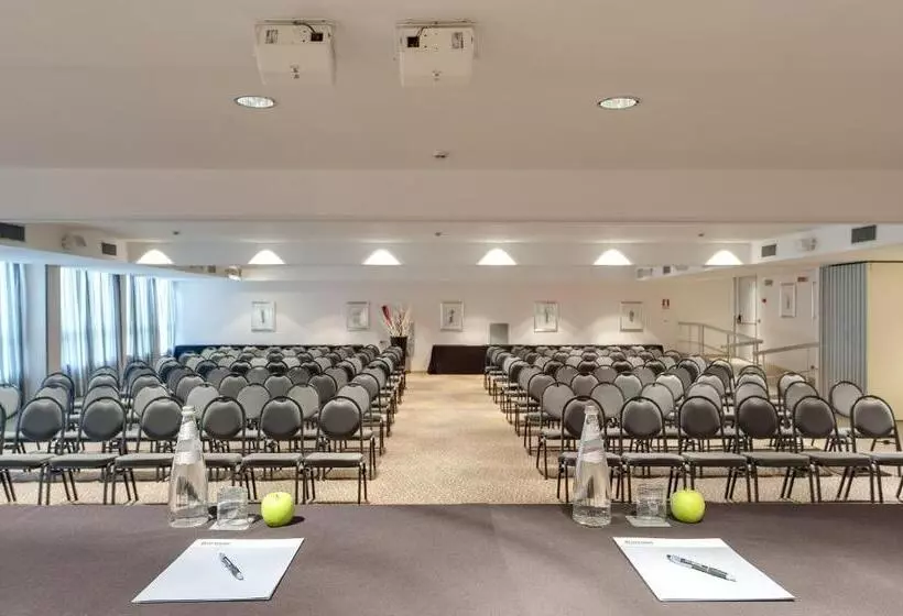 هتل Occidental Aran Park