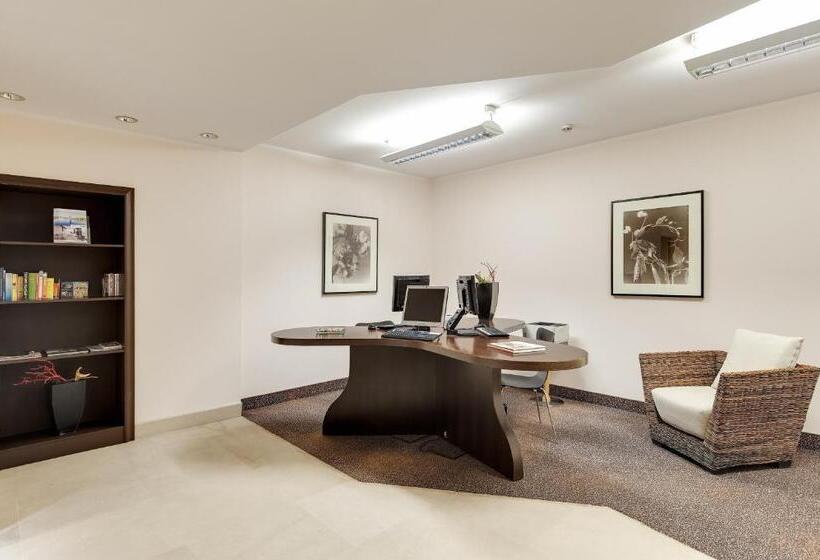 Hotel Occidental Aran Park