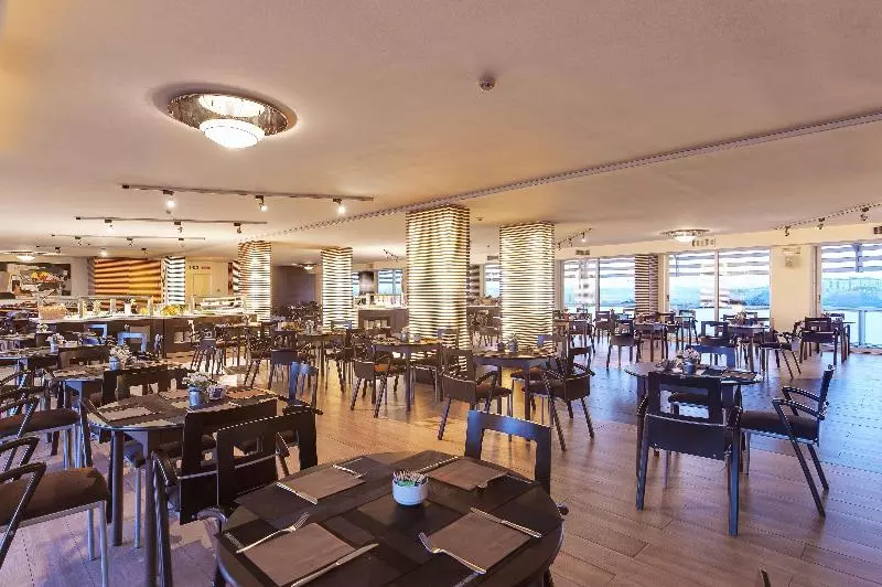 هتل Occidental Aran Park