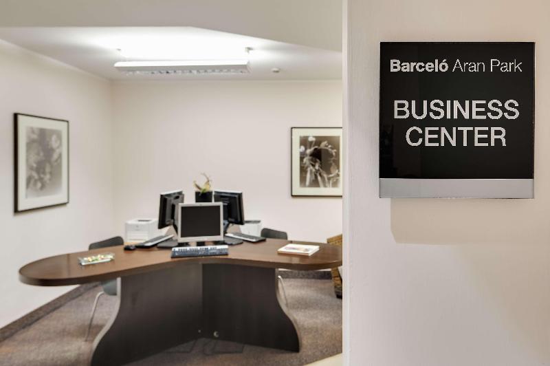 Hotel Occidental Aran Park