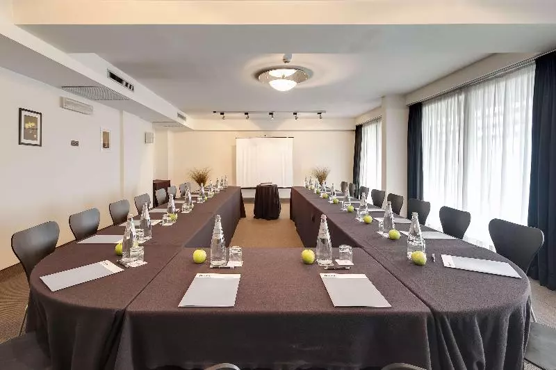 هتل Occidental Aran Park