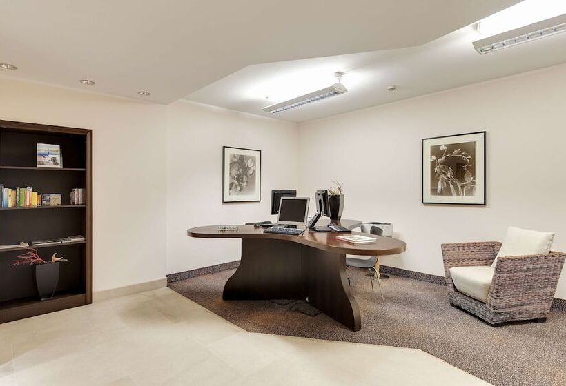 Hotel Occidental Aran Park