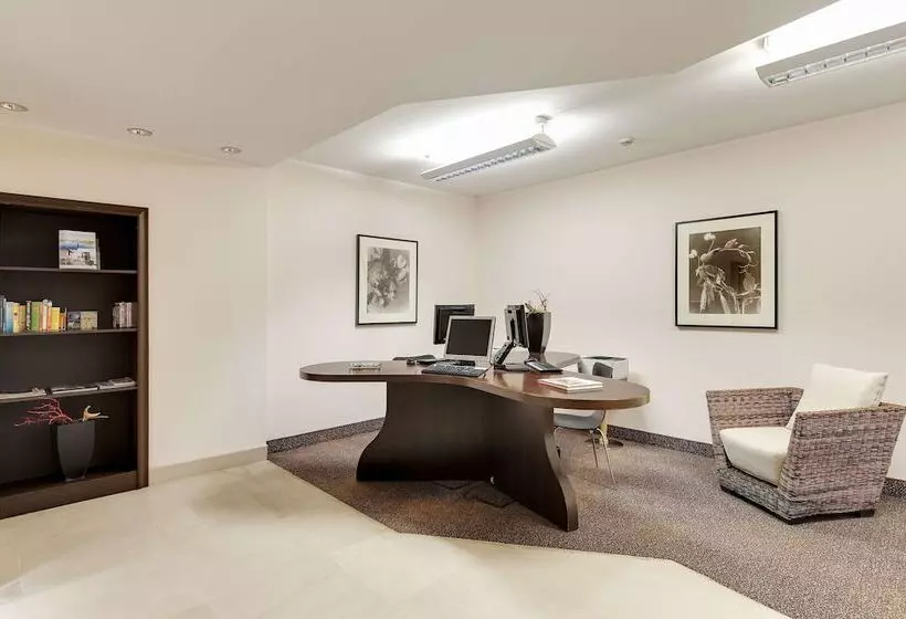 هتل Occidental Aran Park