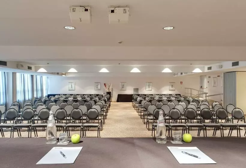 هتل Occidental Aran Park