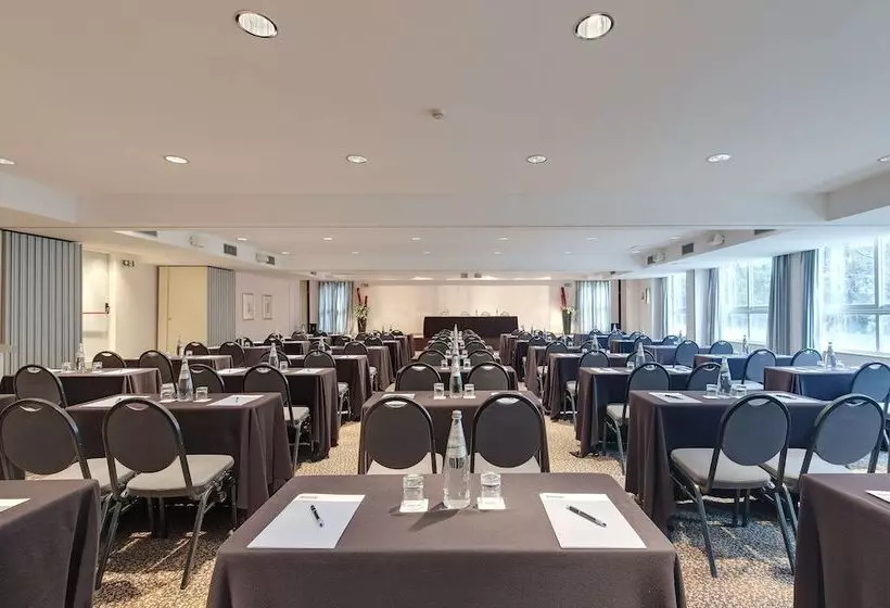 هتل Occidental Aran Park